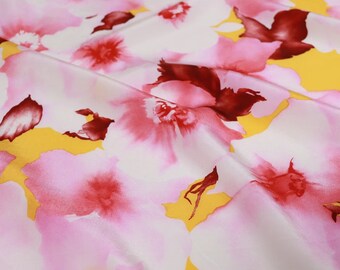 Floral Pink Silk Crepe de Chine Fabric Width 55 Inth 16m/m
