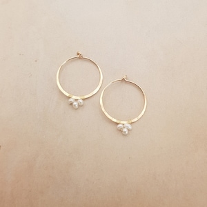 Earrings gold hammered with freshwater pearls, Handmade, Gold filled, Minimalist, Small creoles, Gift for women