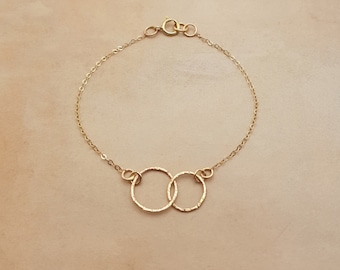Armband Fay goud dubbele textuur ring, Gold filled, Minimalistische armband, Handgemaakt, Subtiel, Cadeau voor vrouwen