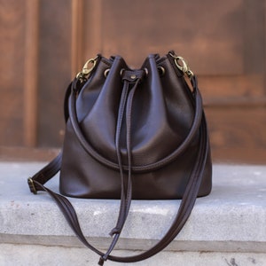 Sac seau à bandoulière, sac seau en daim végétalien, sac seau en cuir végétalien pour femme, sac d'été pour femme, sac à cordon, sac à bandoulière pour femme