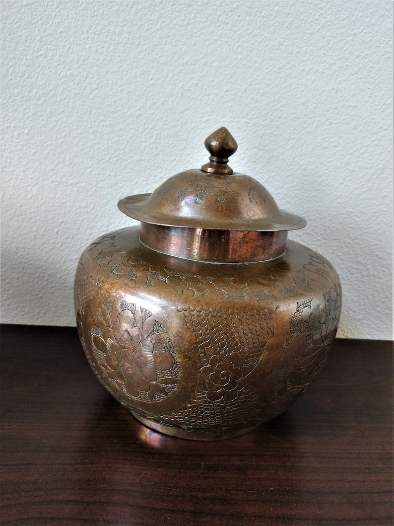 Chased and Engraved Vintage/antique Lidded Tinned Copper Snuff Pot late