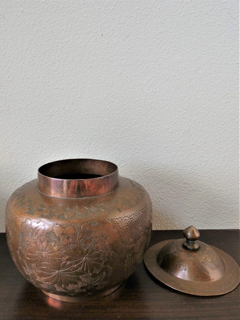 Chased and Engraved Vintage/antique Lidded Tinned Copper Snuff Pot late
