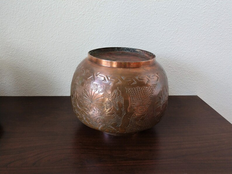 Chased and Engraved Vintage/antique Lidded Tinned Copper Snuff Pot late