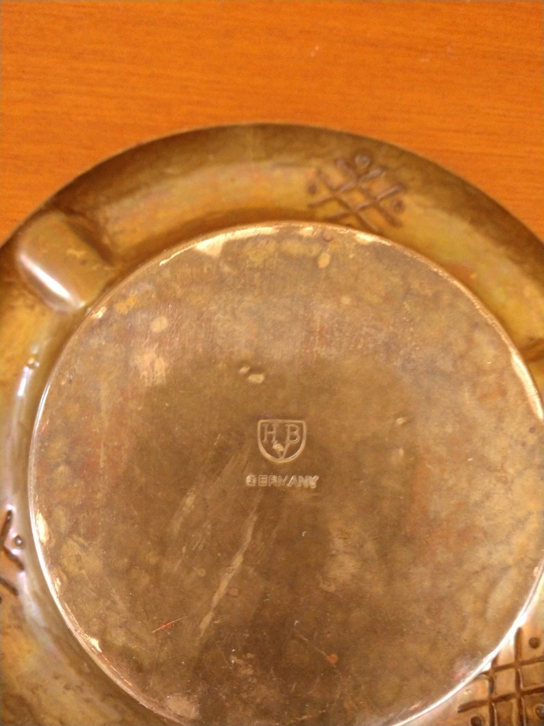 Early 20th Century Tobacciana Goberg Hugo Berger HBV Hammered Brass Cigar Ashtray Arts and Crafts