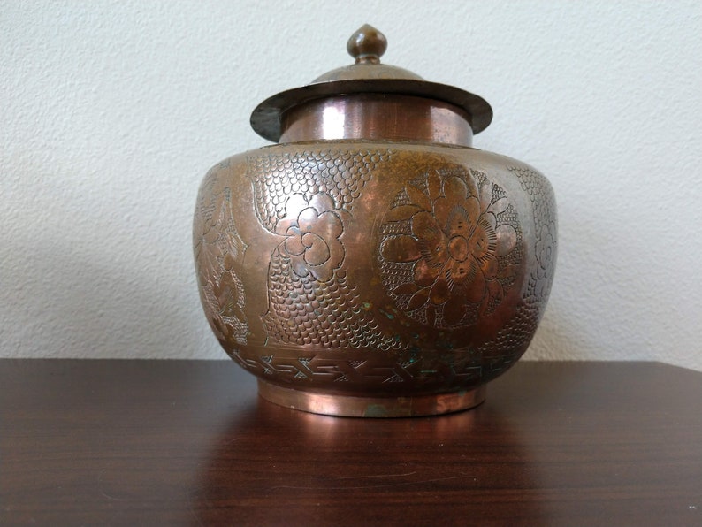 Chased and Engraved Vintage/antique Lidded Tinned Copper Snuff Pot late