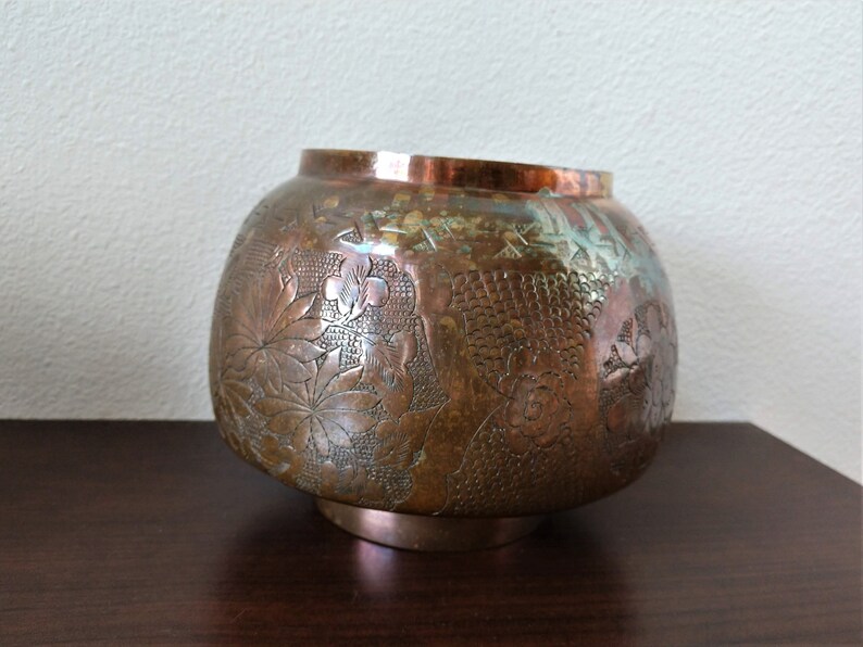 Chased and Engraved Vintage/antique Lidded Tinned Copper Snuff Pot late