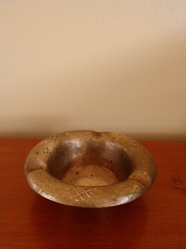 Early 20th Century Tobacciana Goberg Hugo Berger HBV Hammered Brass Cigar Ashtray Arts and Crafts