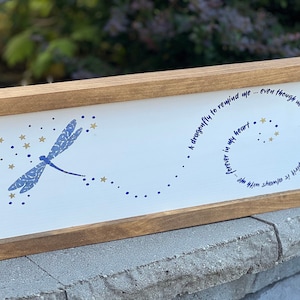 Dragonfly Memorial sign, A dragonfly to remind me even though we’re far apart your spirit is always with me forever in my heart, Quote Decor