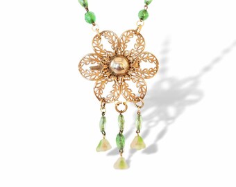 Gioielli vintage, collana di fiori di dichiarazione, collana in filigrana floreale con frangia di perline, collana con frangia verde, regali per lei