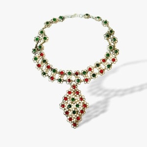 Collier ras de cou vintage en strass : bijoux tendance en filigrane rouge vert