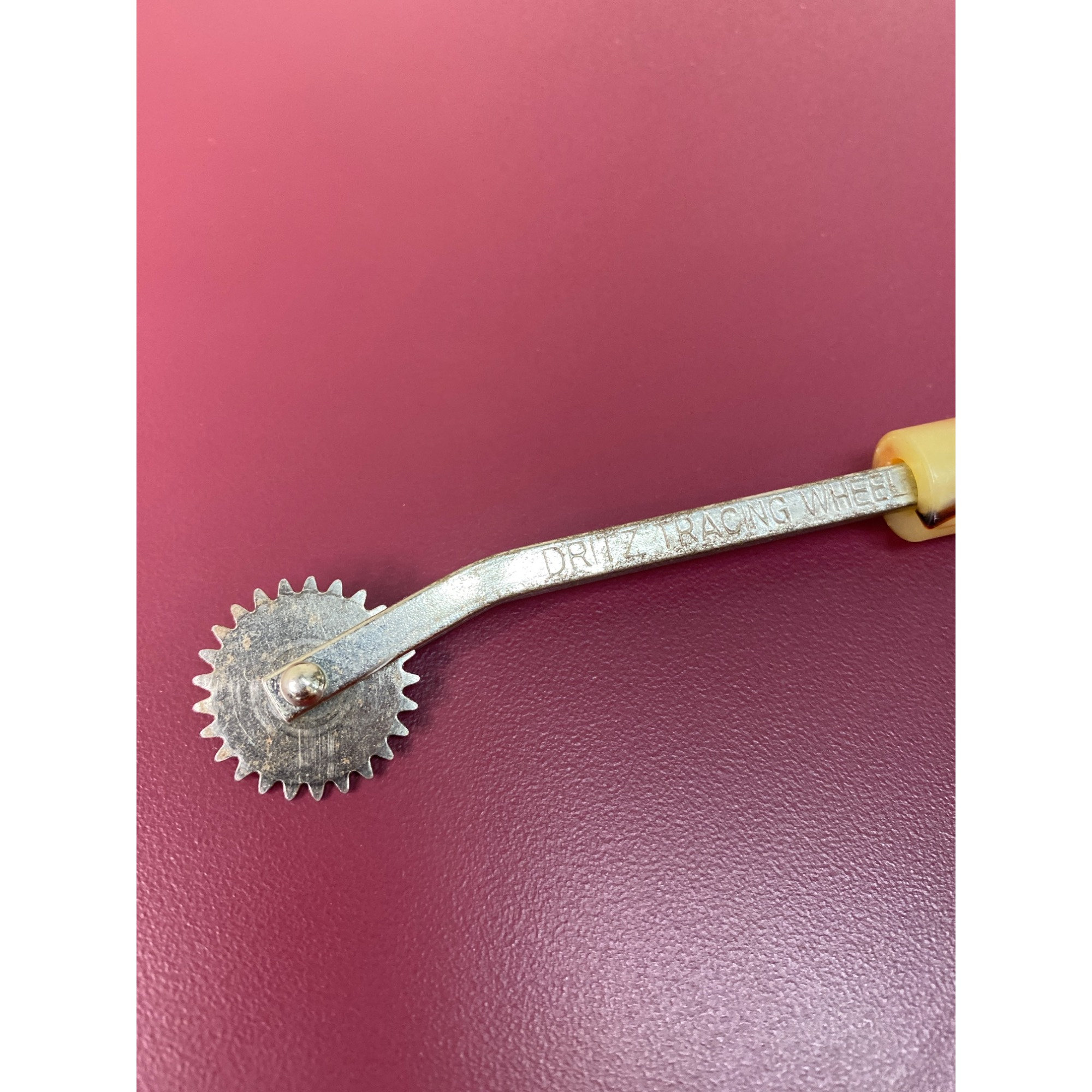 Vintage Dritz Tracing Wheel With Bakelite Handle Tortoise Shell Design ...