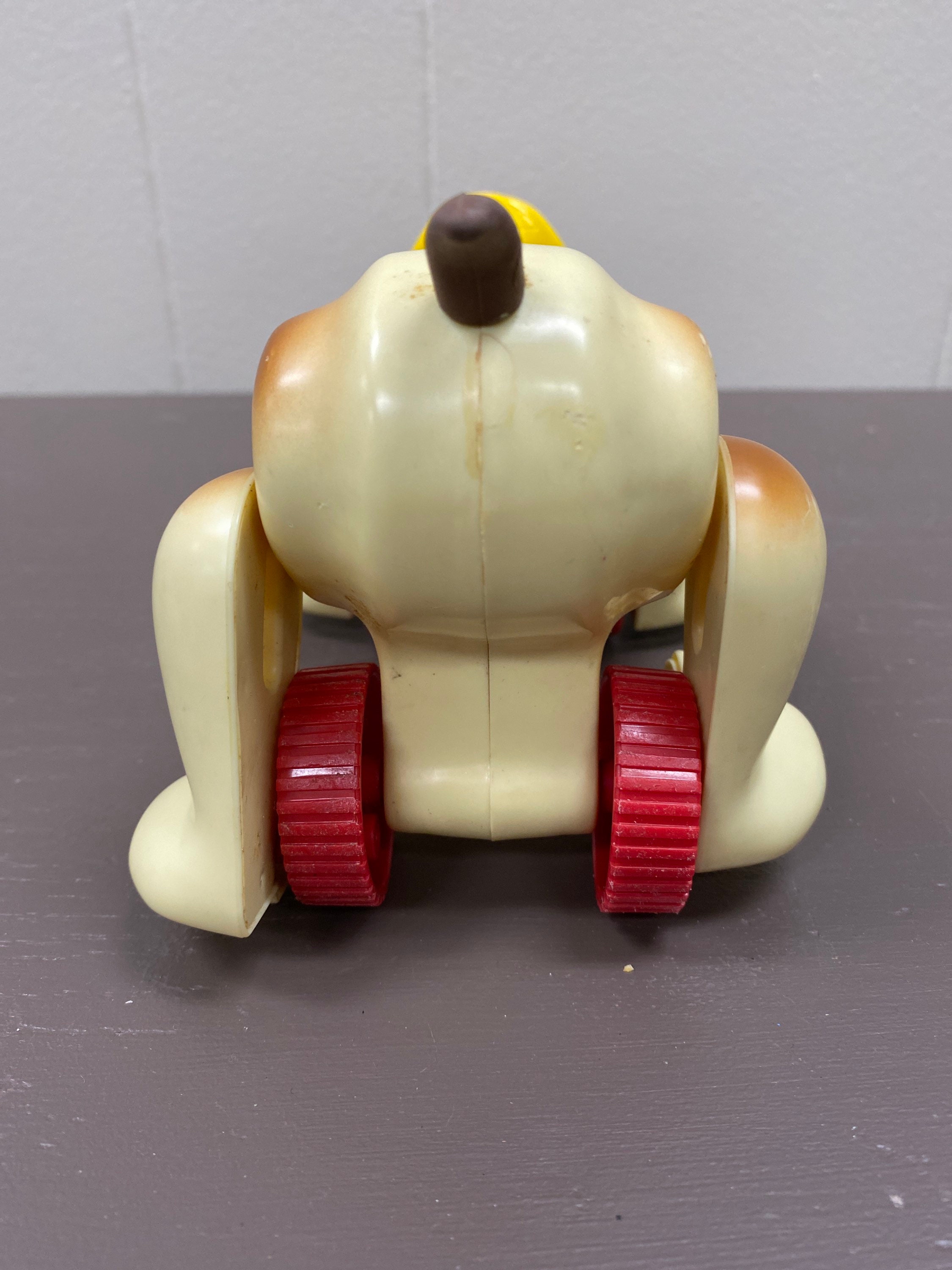 Vintage Hard Plastic Sniffing Hound Dog Push Toy 