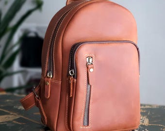 Mochila pequeña de cuero, mochila minimalista, mochila para mujer, mochila urbana elegante de cuero tipo bandolera.
