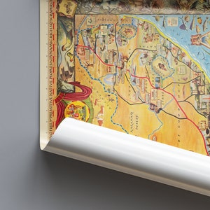 Pu&ograve; includere: Una mappa vintage dell'Australia con sfondo giallo e linee nere che rappresentano la geografia del paese. La mappa &egrave; intitolata "Australia" e include testo sulla storia e la cultura del paese. La mappa &egrave; arrotolata e parzialmente srotolata, rivelando un retro bianco.