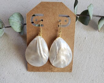 Mother of Pearl Teardrop Earrings, shell earrings, white shell earrings, teardrop earrings, luxe earrings, shell jewelry, white earrings