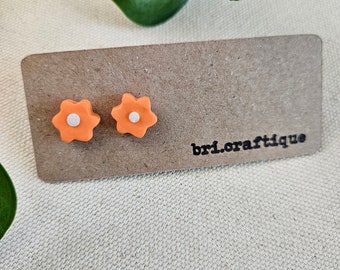 Orange Daisy Polymer Post Earring, flower earring, orange flower earrings,daisy earring, polymer clay earring, clay flower earring, daisy