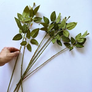 Tallo de rosa artificial con hojas: 56 cm Suministros para manualidades