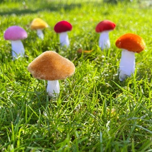 Fungo di velluto con pomello Decorazione a forma di fungo in tessuto artificiale Decorazione a forma di piccolo fungo Decorazione autunnale Decorazione a forma di ghirlanda autunnale Albero di Natale