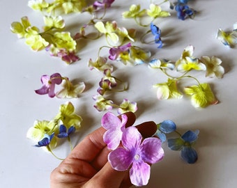 Silk hydrangea clusters 30 pieces, Light green and blue, Artificial blooming flowers, Small flowers, Hydrangeas, Faux flowers, Flower crowns