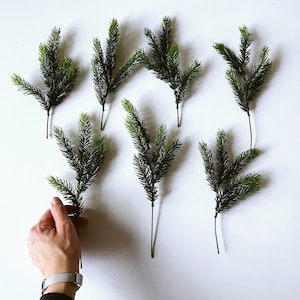 Steli di picea artificiali 7 pezzi Riempitivo per bouquet Decorazione per ghirlande natalizie finte Decorazioni per la casa Fogliame artificiale Rami di pino finto verde