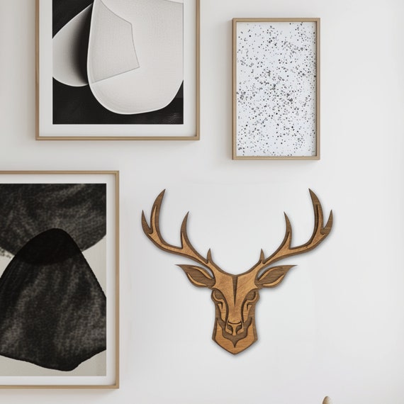 Navaris Decoración De Pared De Cabeza De Ciervo – Placa De Montaje En Pared De Taxidermia De Animal Sintético – Decoración De Escultura De Escudo De Cabeza De Ciervo De Resina – 11.4 X 4.3 X 13.8