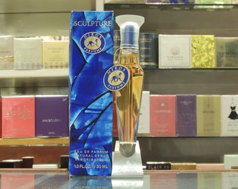 nikos sculpture woman