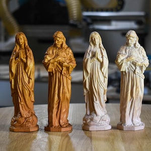 Handgefertigte Holzschnitzerei: Jesus Christus mit Lammstatue, religiöses Dekor