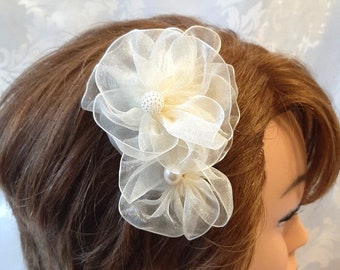Braut Kopfschmuck Haarklammer mit Stoffblumen aus Organza Creme Ivory "Arlette"