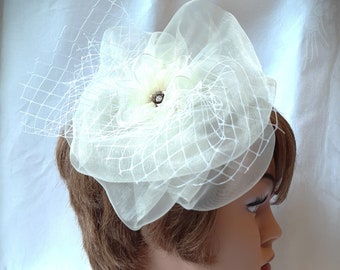 Romantischer Fascinator Haarreif in Creme mit opulenter Organza-Blume "Giselle"