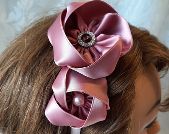 Braut Kopfschmuck Reif Haarreif aus Rosa Satin Fascinator "Rosalind" auch perfekt für Taufe Party Abiball