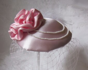 Bridal headpiece fascinator pink white satin pearls feathers "Angélique" bridal fashion hat elegant festive romantic wedding baptism prom