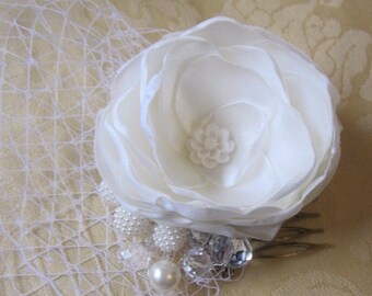 Brautkamm Haarkamm Creme Weiß Satin Blume Brautschmuck Kamm Stoffblume mit Perlen "Jolie" romantisch elegant festliche Accessoire Hochzeit