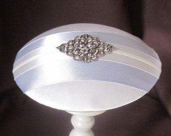 Bibi blanc gris clair noeud "Sophie" casque chapeau coiffure mariage élégant accessoire romantique festif