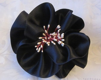 Schwarzer Kopfschmuck Haarklammer Satin Blume "Noir" für festliche Anlässe