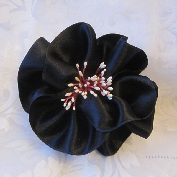 Schwarzer Kopfschmuck Haarklammer Satin Blume "Noir" für festliche Anlässe