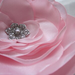 Rosa Stoffblume Braut Brosche Klammer mit Strass Bijou Rose Hochzeit Accessoire Brautschmuck romantisch elegant festlich Jubiläum zdjęcie 2