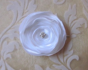 Braut Kopfschmuck weiß Haarklammer Haarblume Stoffblume Satin Brautschmuck Klammer "Blanche" für Hochzeit Taufe Abschlussball Weihnachten