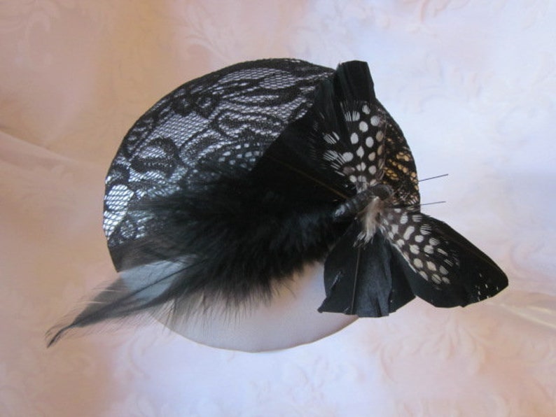 Fascinator schwarz weiß mit Schmetterling Satin Spitze Papillon elegant romantisch festlich Taufe Hochzeit Abschlussball Fest Weihnachten Bild 3