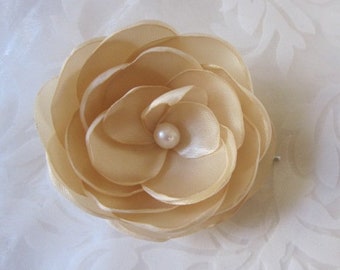 Beige Brautschmuck Haarklammer Haarblume Stoffblume Creme für Taufe Hochzeit Abschlussball Weihnachten "Reve Beige" Braut Accessoire elegant