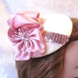 Braut Kopfschmuck Fascinator Hut Headpiece Creme Rosa Altrosa Jeanette elegant Hochzeit Taufe Abschlussball afbeelding 8