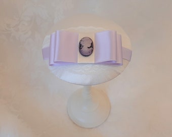 Fascinator Creme Weiß Flieder Lila Schleife Gemme "Adrienne" Headpiece Hut Kopfschmuck Hochzeit elegant romantisch Accessoire festlich
