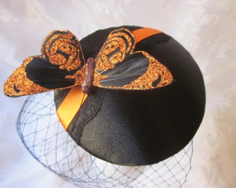 Bibi Noir Orange Papillon Voile Satin "Valérie" Coiffe Chapeau Coiffe Festive Elégante Fête Baptême Anniversaire