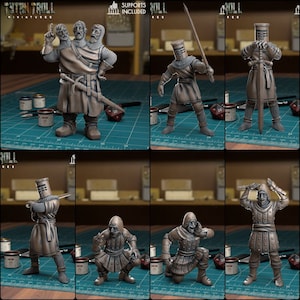 Puede incluir: Conjunto de seis figuras en miniatura impresas en 3D de caballeros en varias poses. Las figuras están pintadas en un color marrón metálico y tienen armaduras y armas detalladas. Las figuras están colocadas en una estera de corte verde con botes de pintura y dados.
