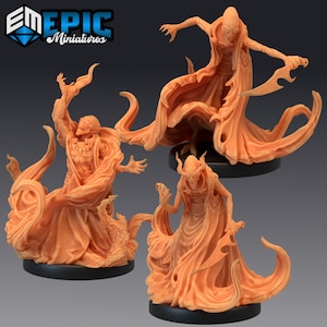 Könnte beinhalten: Drei 3D-gedruckte Miniaturen von humanoiden Figuren mit fließenden Roben und einem Dolch. Die Figuren sind in verschiedenen Posen, eine hält einen Dolch in der rechten Hand. Die Figuren sind in einer hellorangen Farbe bemalt.