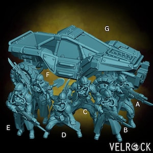 Peut inclure: Un groupe de figurines de soldats bleu-vert, armés de fusils et de masques à gaz, dans des poses dynamiques. Un grand véhicule blindé bleu-vert est positionné derrière eux. Le logo Velrock est visible en bas.