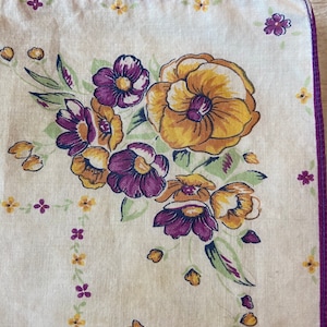 Vintage 1940s Handkerchief in Floral Motif