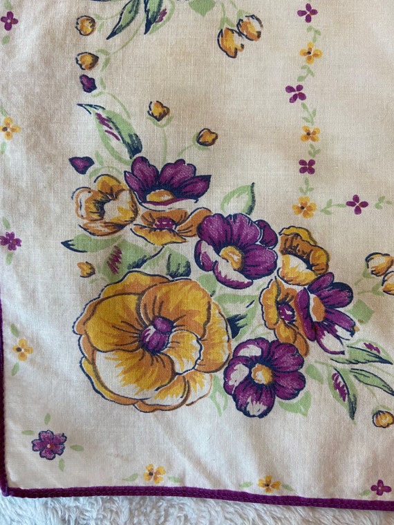 Vintage 1940s Handkerchief in Floral Motif - image 3