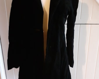 Ladies black velvet evening coat 1960s UK8