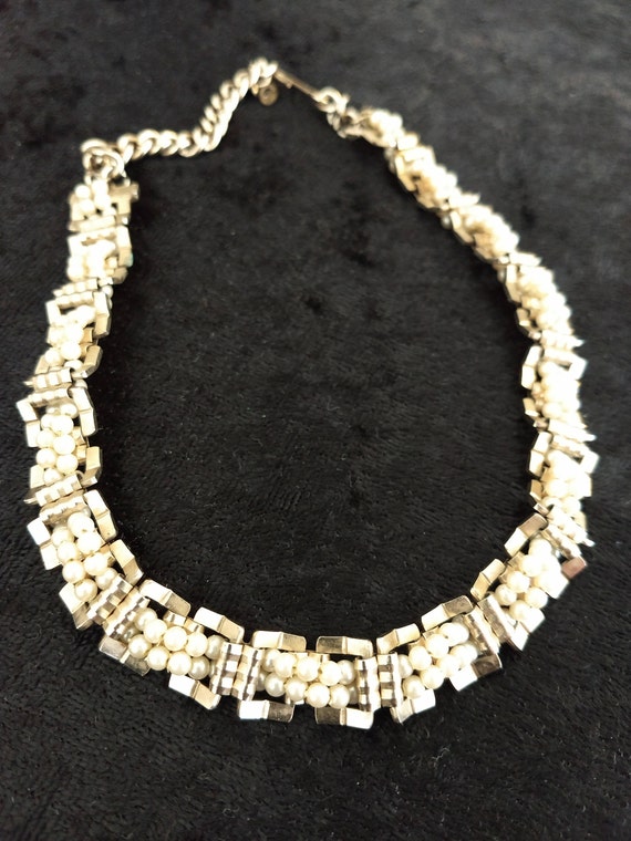 Fab Mid-Mod Gold and Pearl Necklace! - image 2