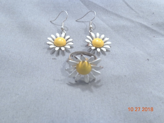 Vintage 1960's Daisy Ring and Earrings